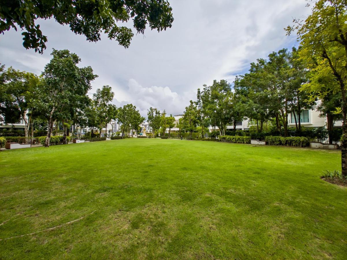 Townhouse In Laguna Park