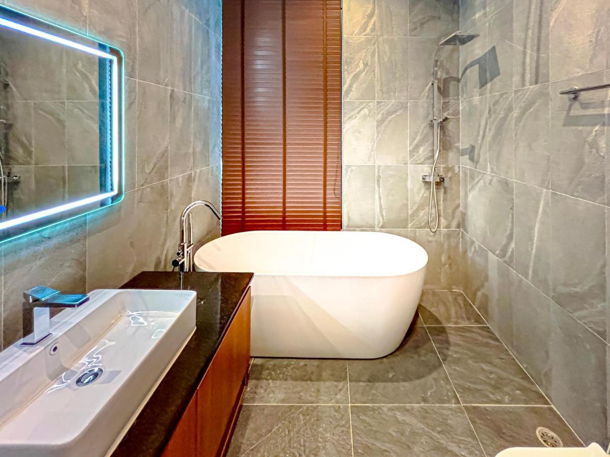 Menara Bang Tao Villa Phuket