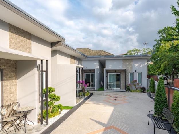 Treerat Bangtao Guest house