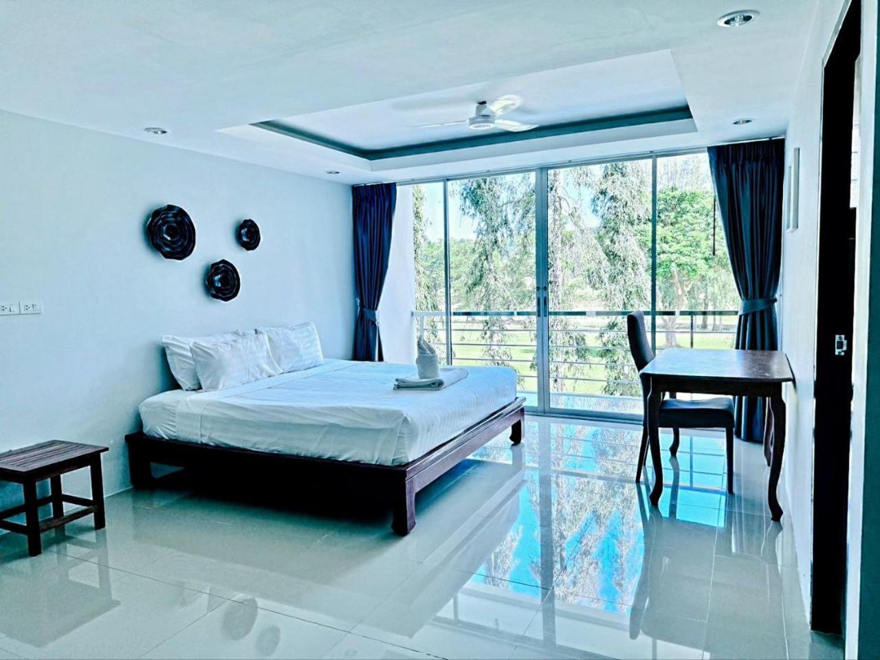 4 Bedrooms & Bathroom For Up To 12 Guests 7kms To Patong At The Fairways Golf Ferienhaus *
