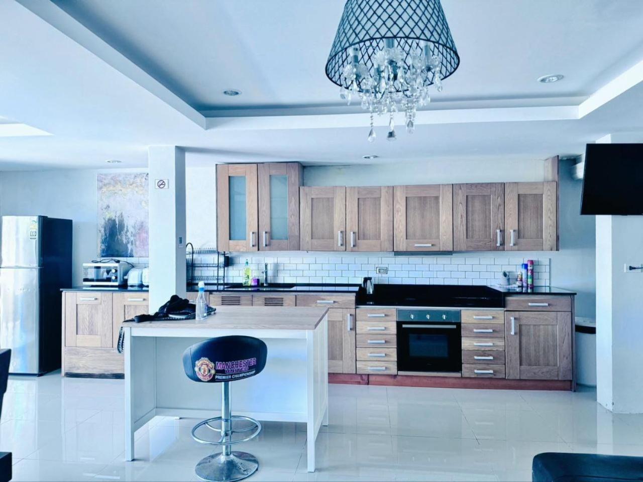 Ferienhaus 4 Bedrooms & Bathroom For Up To 12 Guests 7kms To Patong At The Fairways Golf *