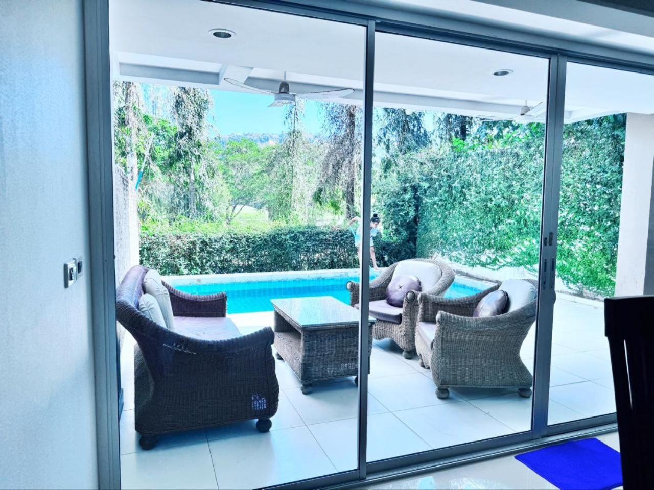 4 Bedrooms & Bathroom For Up To 12 Guests 7kms To Patong At The Fairways Golf Ferienhaus Phuket