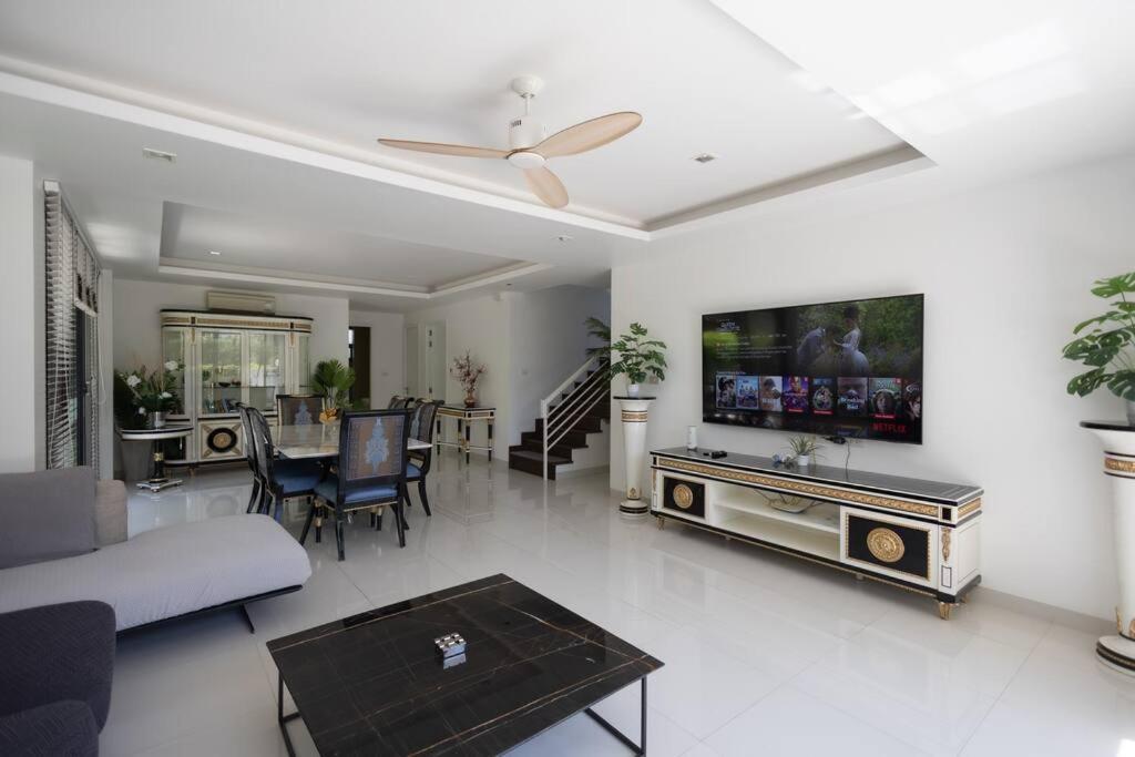 5 Bdr Pool Laguna Near Bangtao Apartment