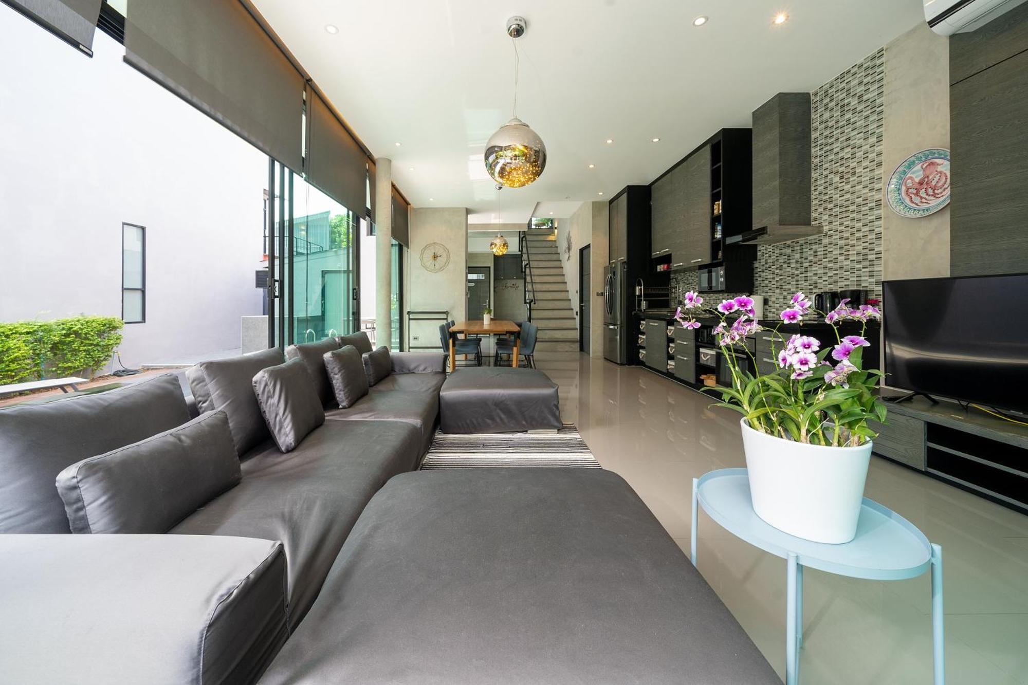 Villa Lami - Luxury 3-bedroom Modern In With Private Pool, Gym & Sauna