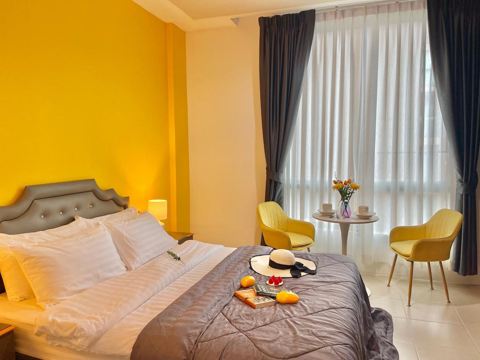 Guest house In Mango House
