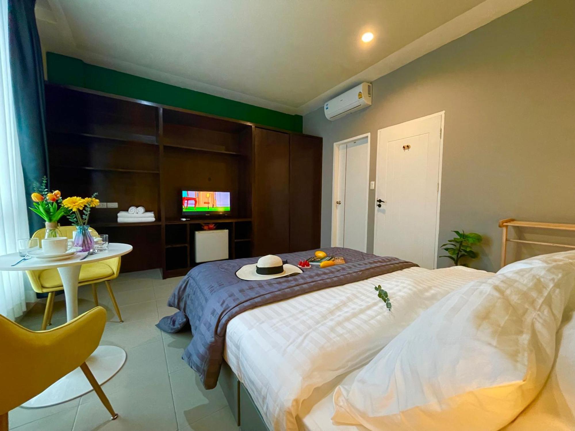 Guest house In Mango House *