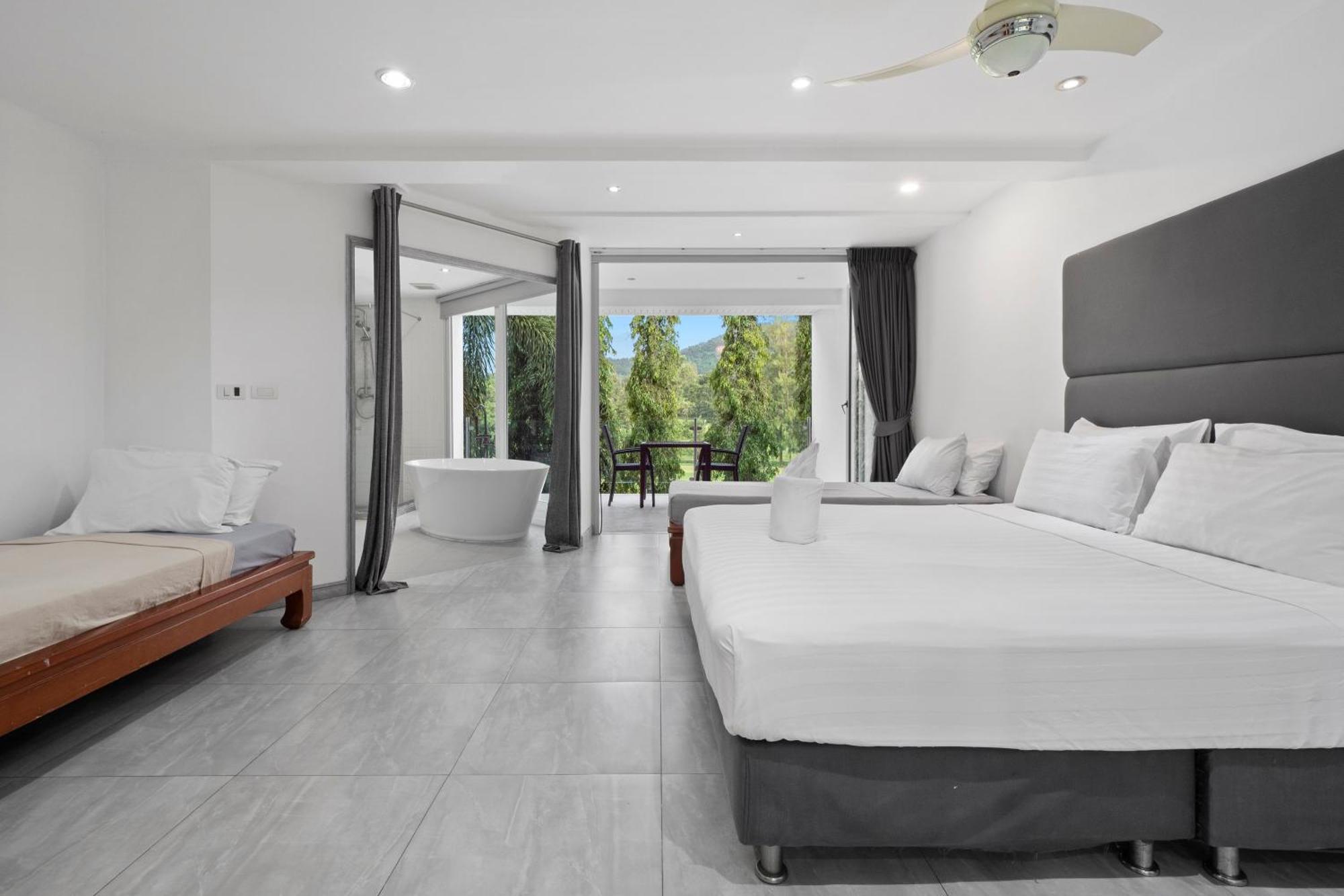 4 Bedrooms & Bathroom For Up To 12 Guests 7kms To Patong At The Fairways Golf Ferienhaus