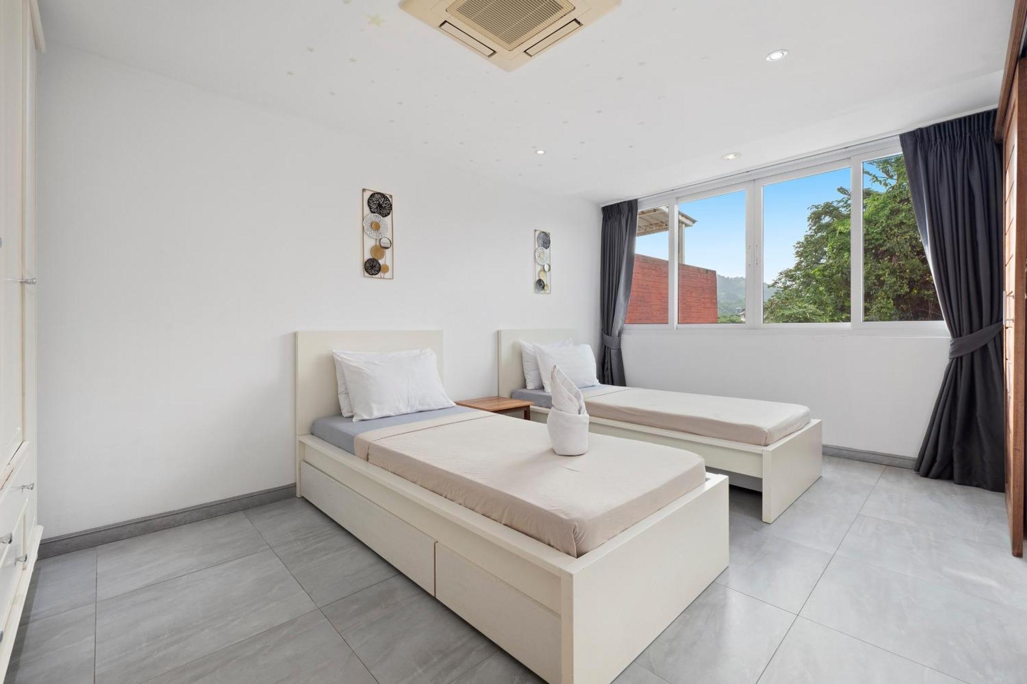 4 Bedrooms & Bathroom For Up To 12 Guests 7kms To Patong At The Fairways Golf Ferienhaus