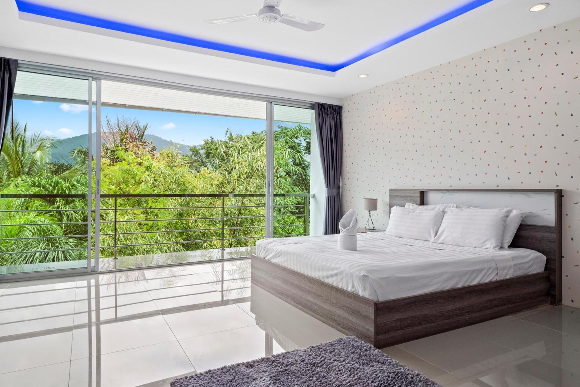 4 Bedrooms & Bathroom For Up To 12 Guests 7kms To Patong At The Fairways Golf Ferienhaus Phuket