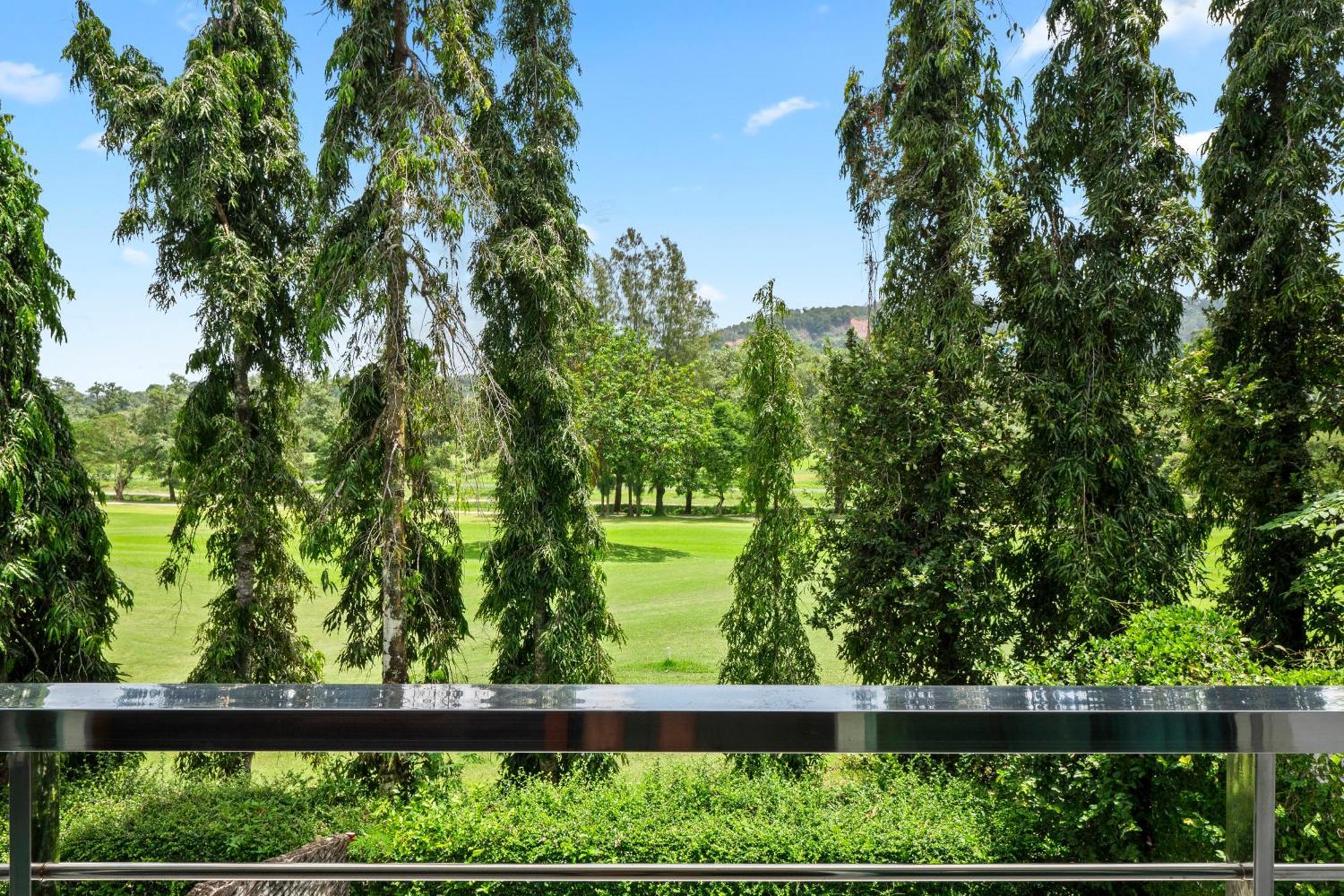 4 Bedrooms & Bathroom For Up To 12 Guests 7kms To Patong At The Fairways Golf Ferienhaus Phuket