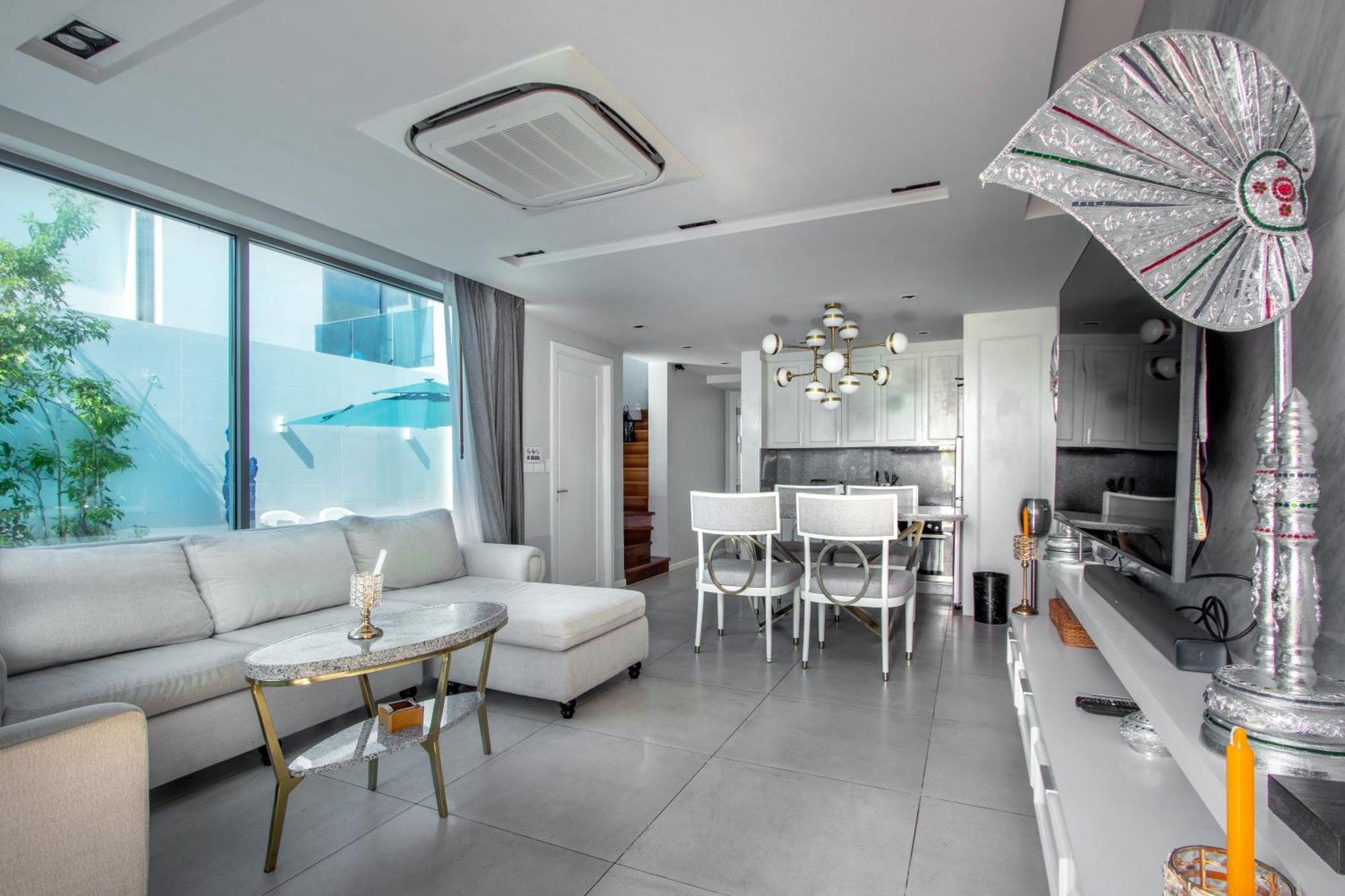 Villa 【beach Front】海景沙滩别墅，私人泳池，免费早餐，女佣每日清洁，生活方便交通便利 B