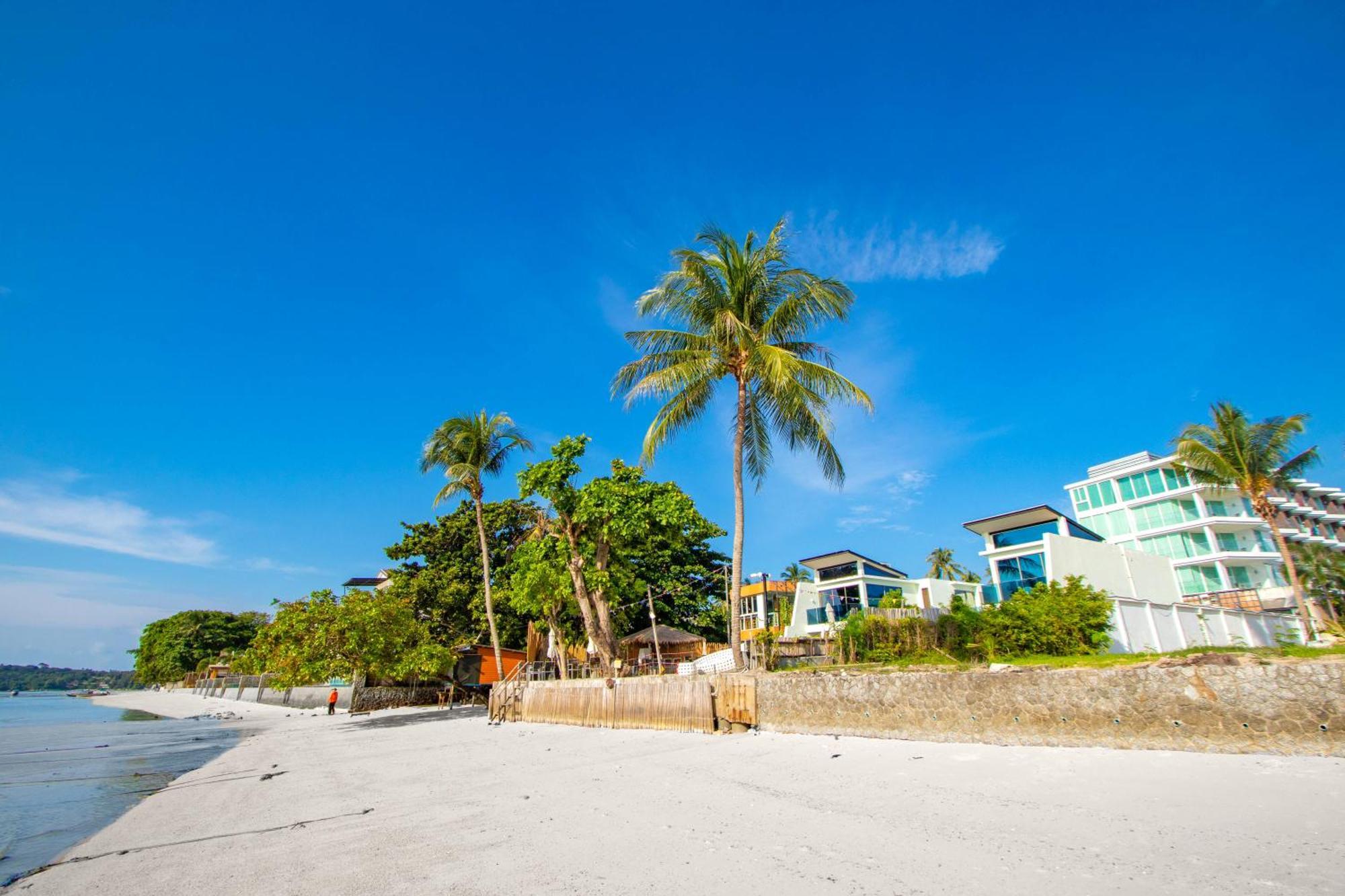 【beach Front】海景沙滩别墅，私人泳池，免费早餐，女佣每日清洁，生活方便交通便利 Villa