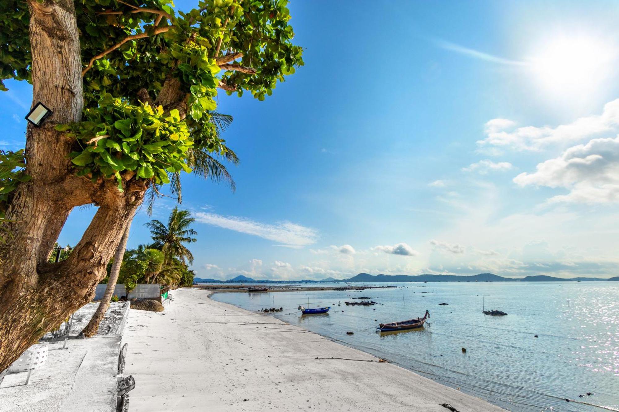 Villa 【beach Front】海景沙滩别墅，私人泳池，免费早餐，女佣每日清洁，生活方便交通便利