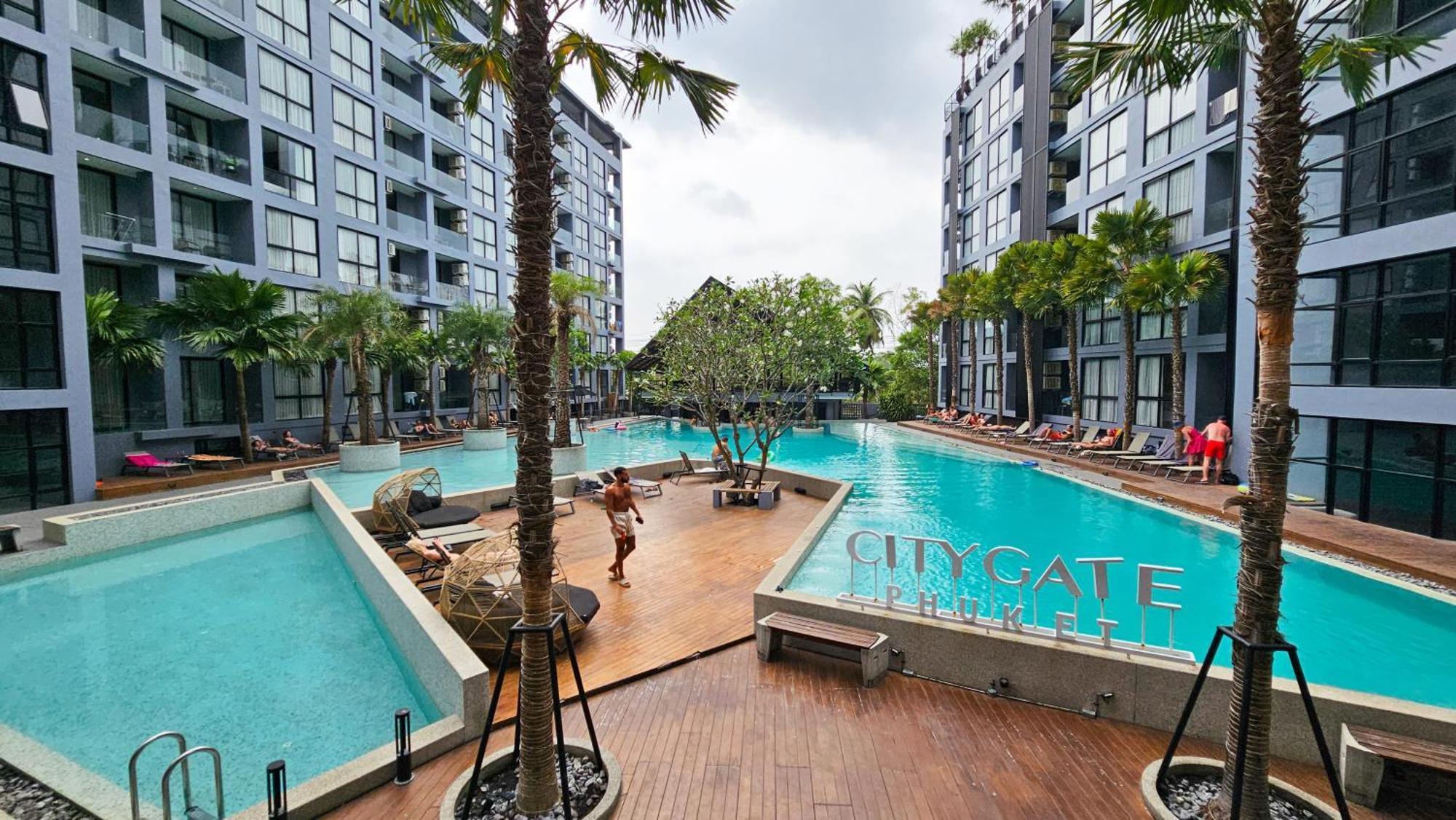 Sabay N303 With Scenic Pool View Surrounded By Palm Trees In Citygate Kamala *