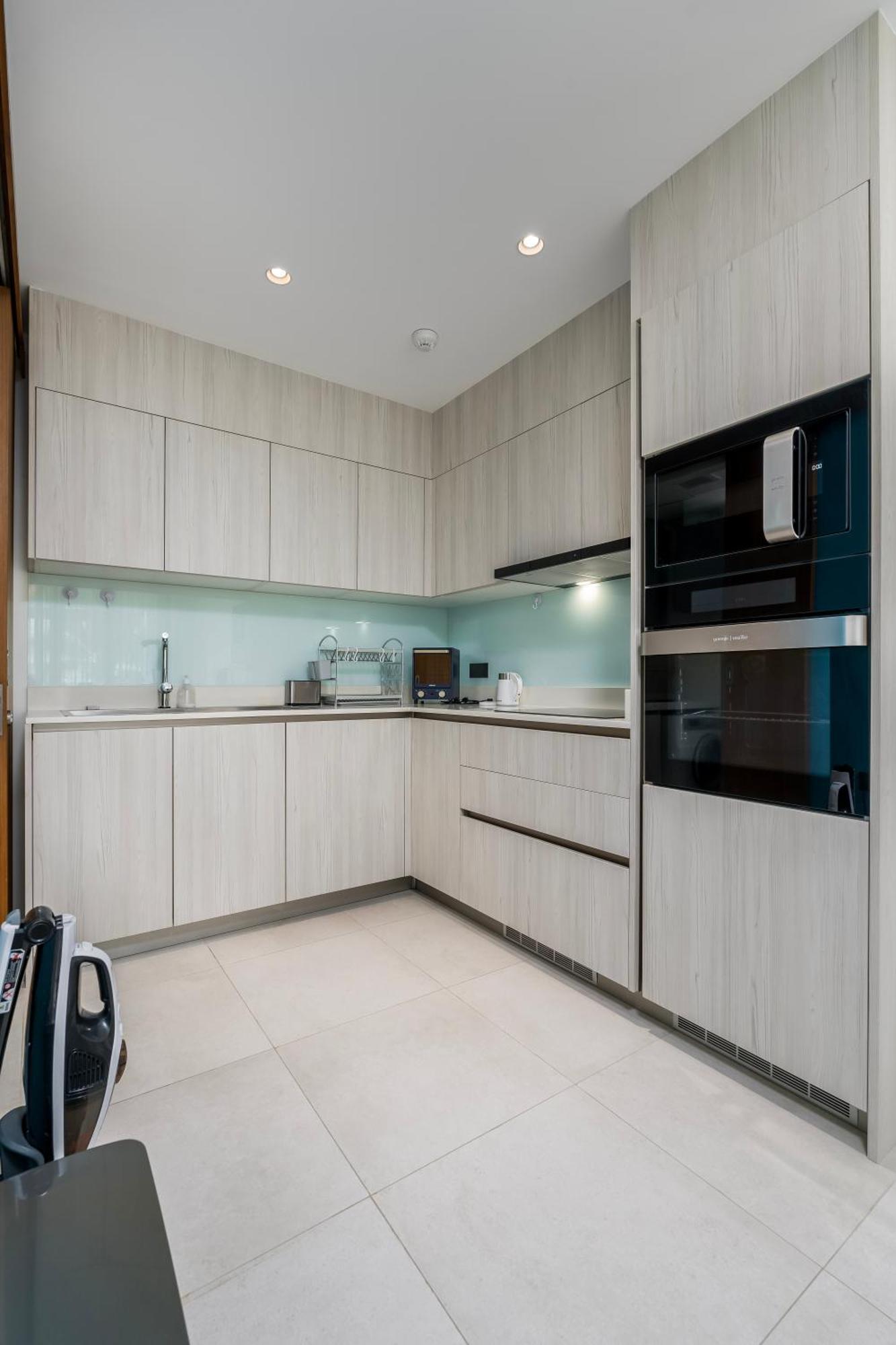 Weg Elite Beachfront Apartment *