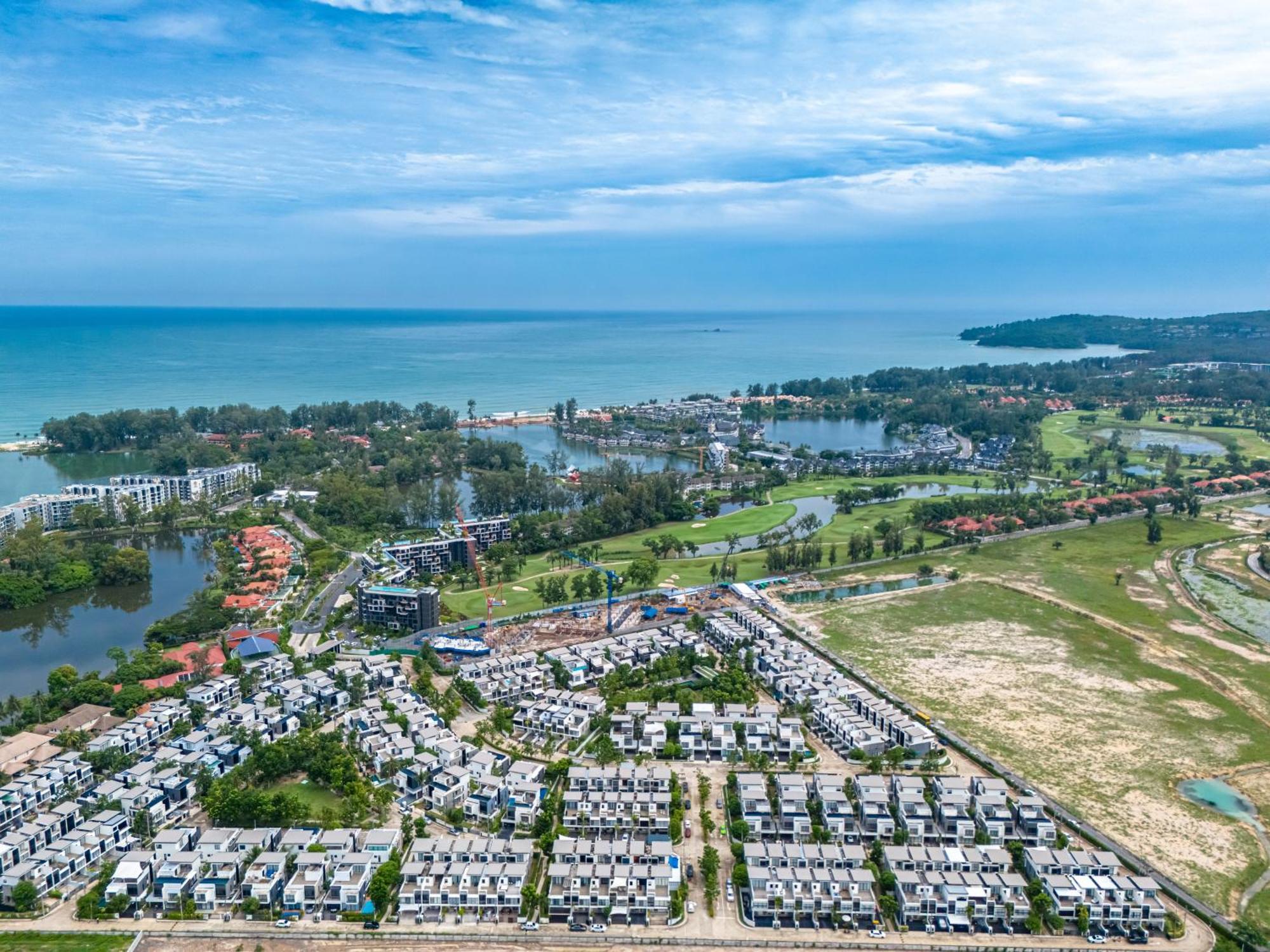Villa Laguna Park 的现代化5卧室泳池别墅 *
