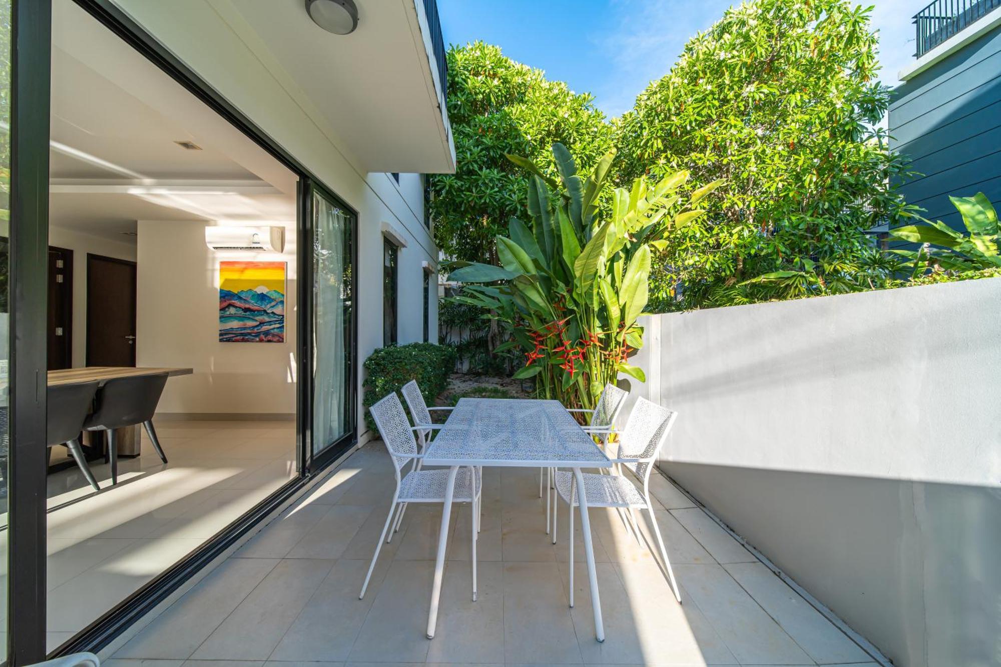 Villa Laguna Park 的现代化5卧室泳池别墅 Phuket