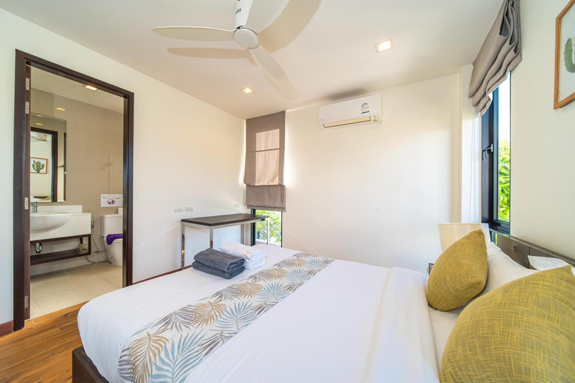 Laguna Park 的现代化5卧室泳池别墅 Villa Phuket