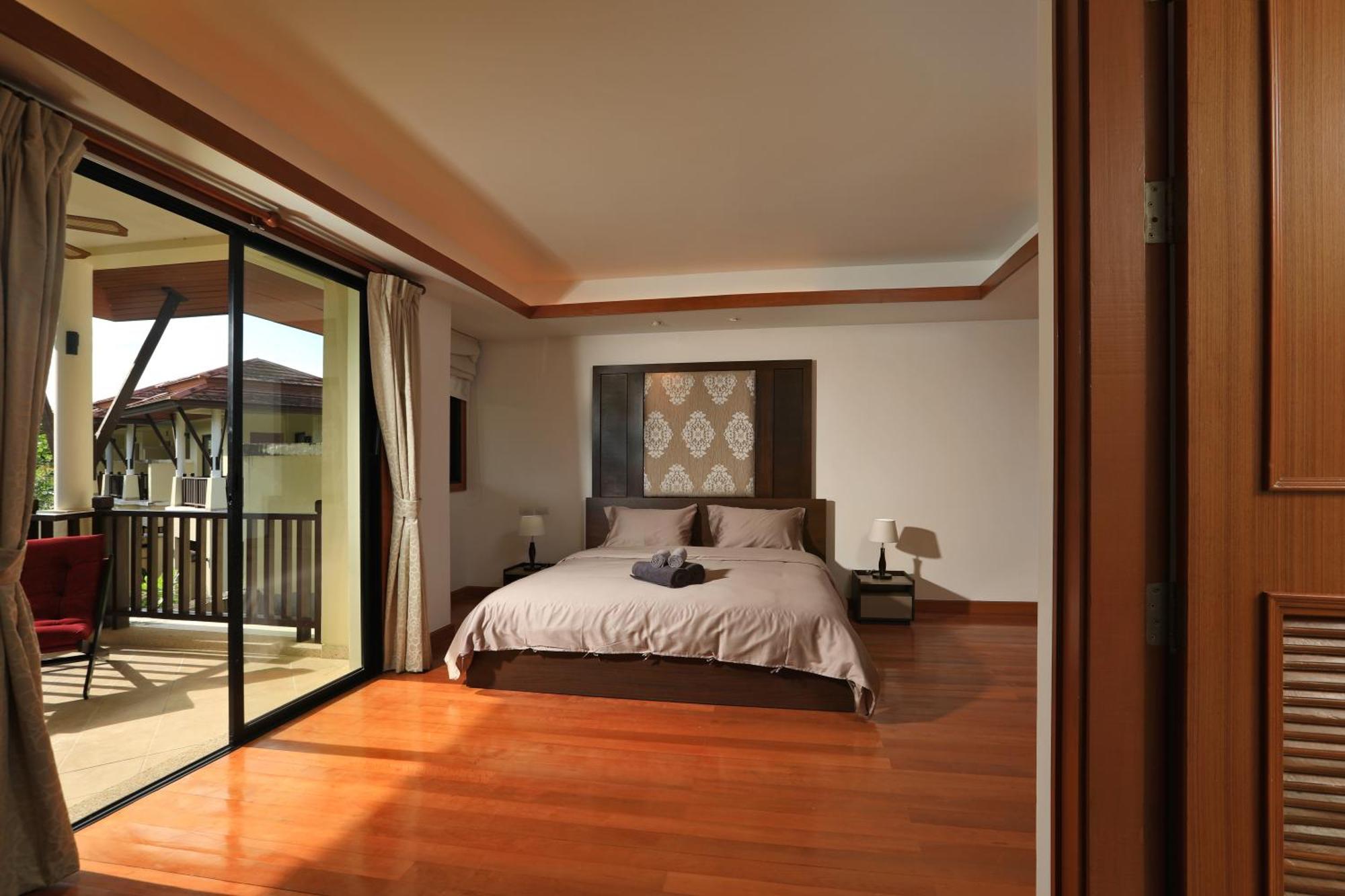 Town House In Laguna Village By Capital Pro *