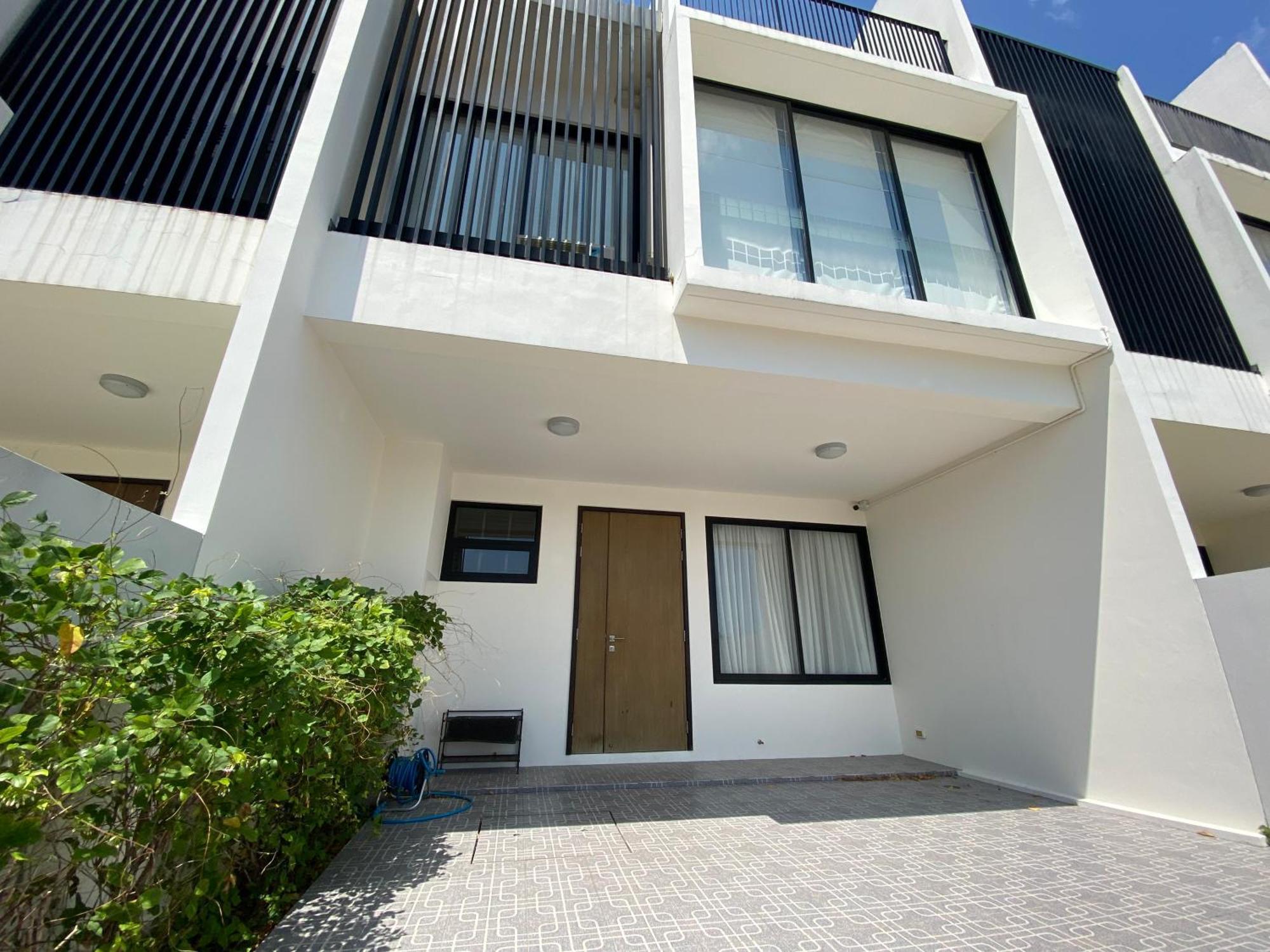 House In Laguna Park By Capitalpro Holiday home *