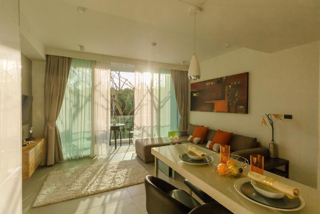 Apartment 2bdr Oceanstone Laguna By Capital Pro