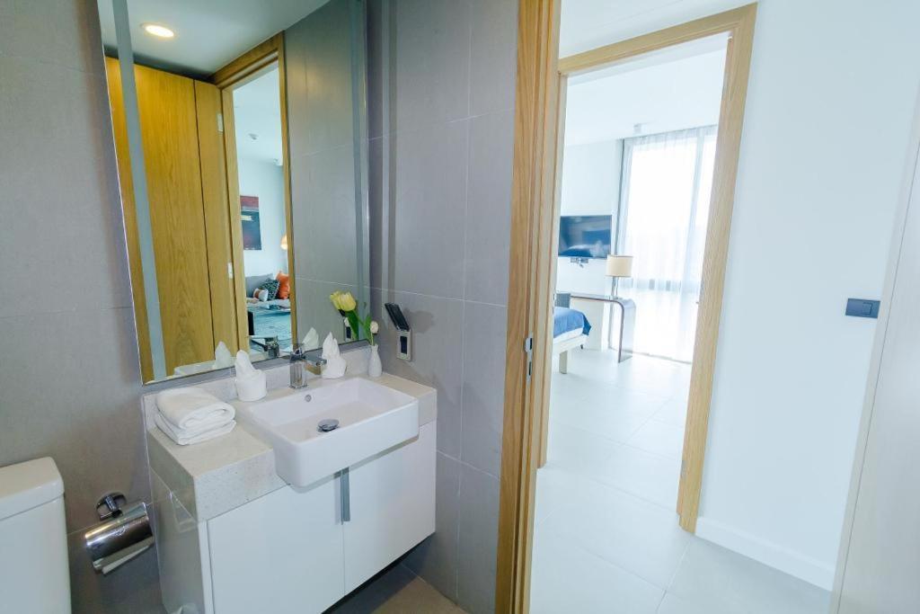 2bdr Oceanstone Laguna By Capital Pro *