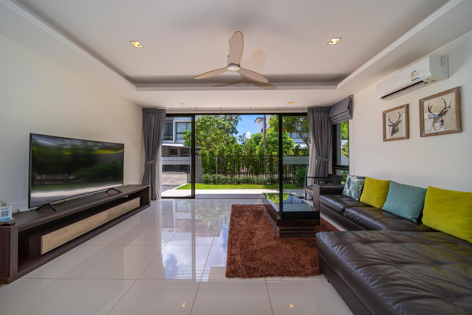Laguna Park 的现代化5卧室泳池别墅 Villa Phuket
