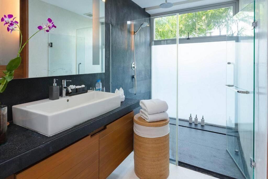 28 - Sea View Luxury Pool