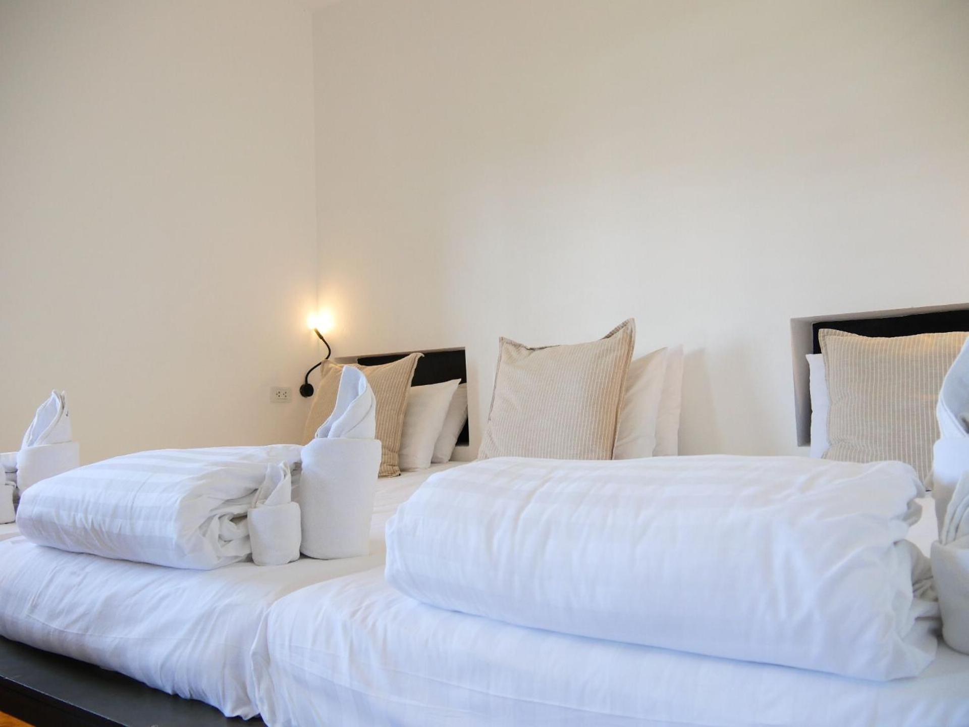 Hostel Book A Bed Poshtel - Sha