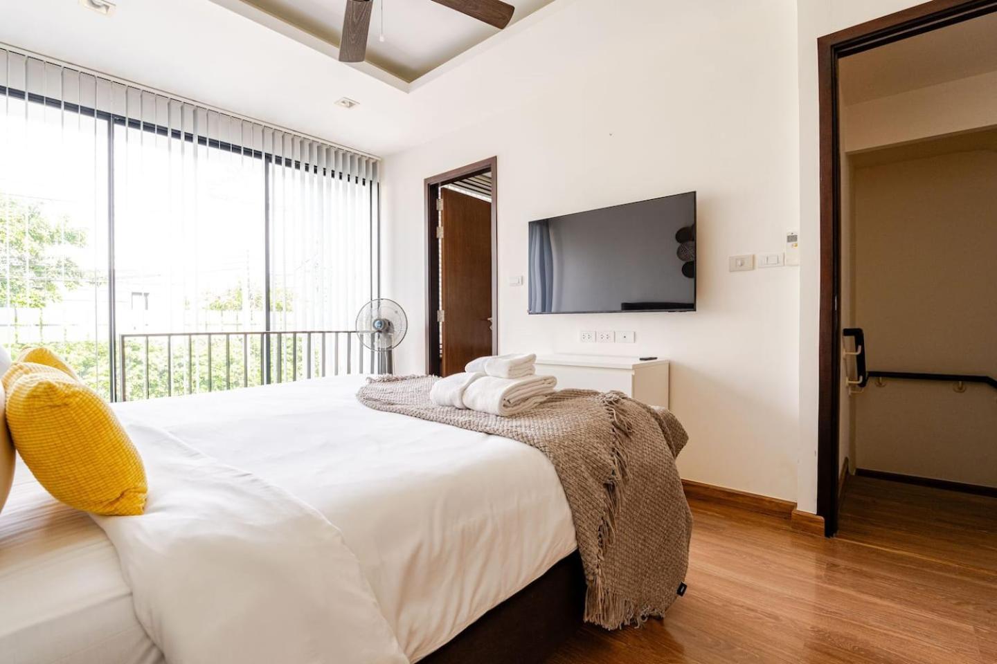 Apartment Lp 65-57 Spacious Close To The