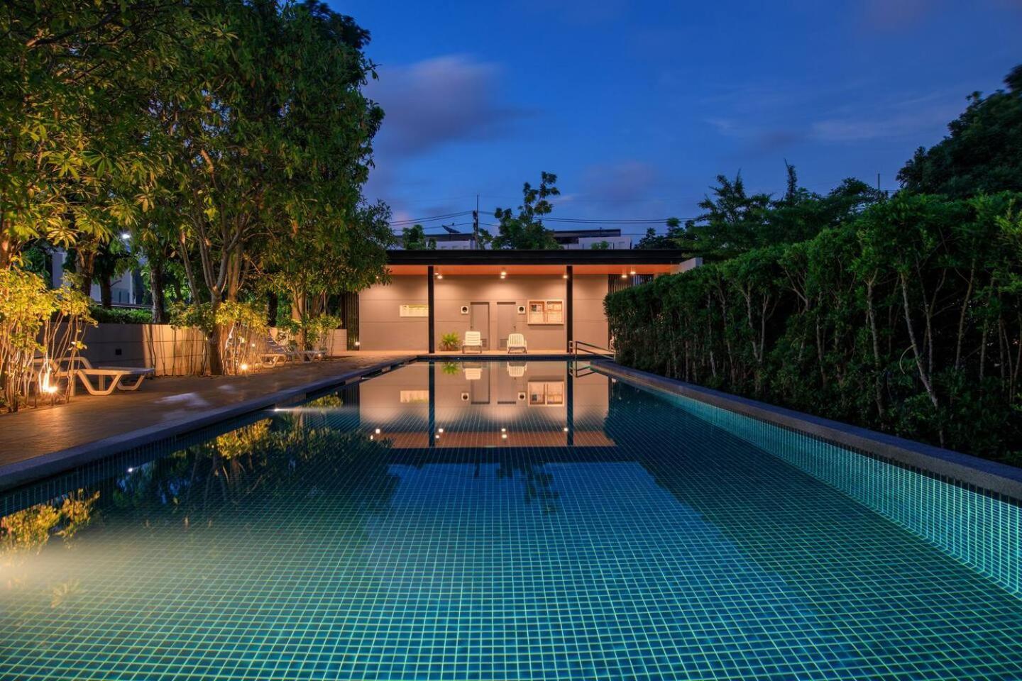Apartment Lp 65-57 Spacious Close To The