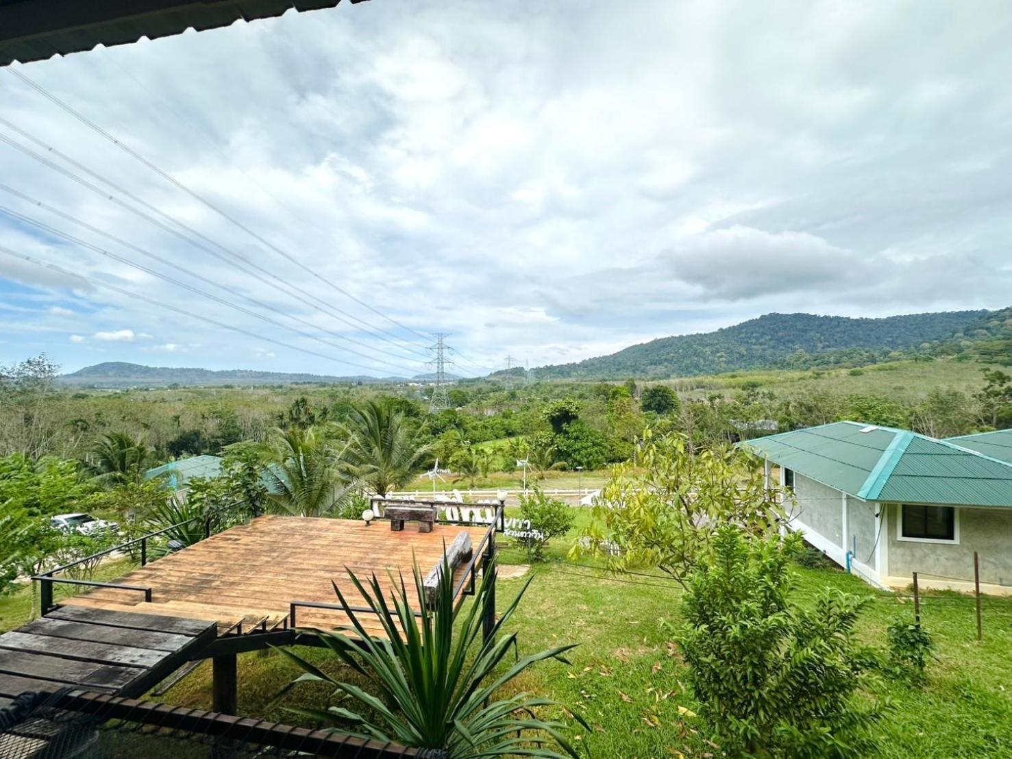 Chai Khao Mountain View Farm stay *