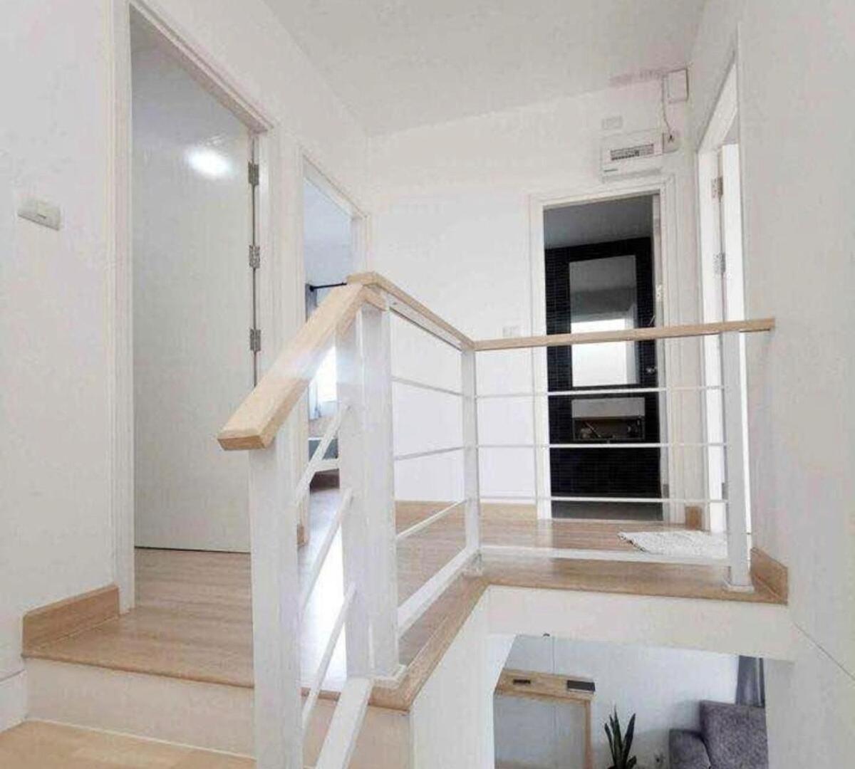 Beautiful 2 Floor In Town