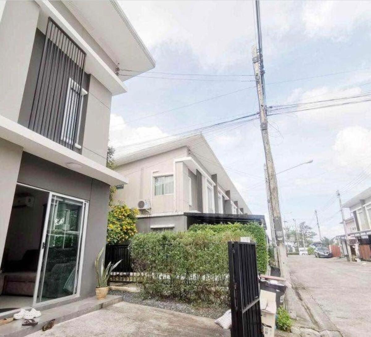Beautiful 2 Floor In Town Chalet *