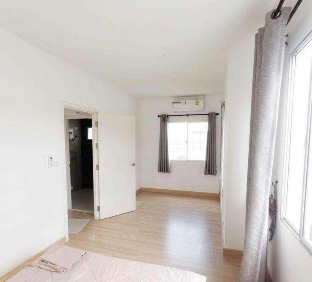 Beautiful 2 Floor In Town *