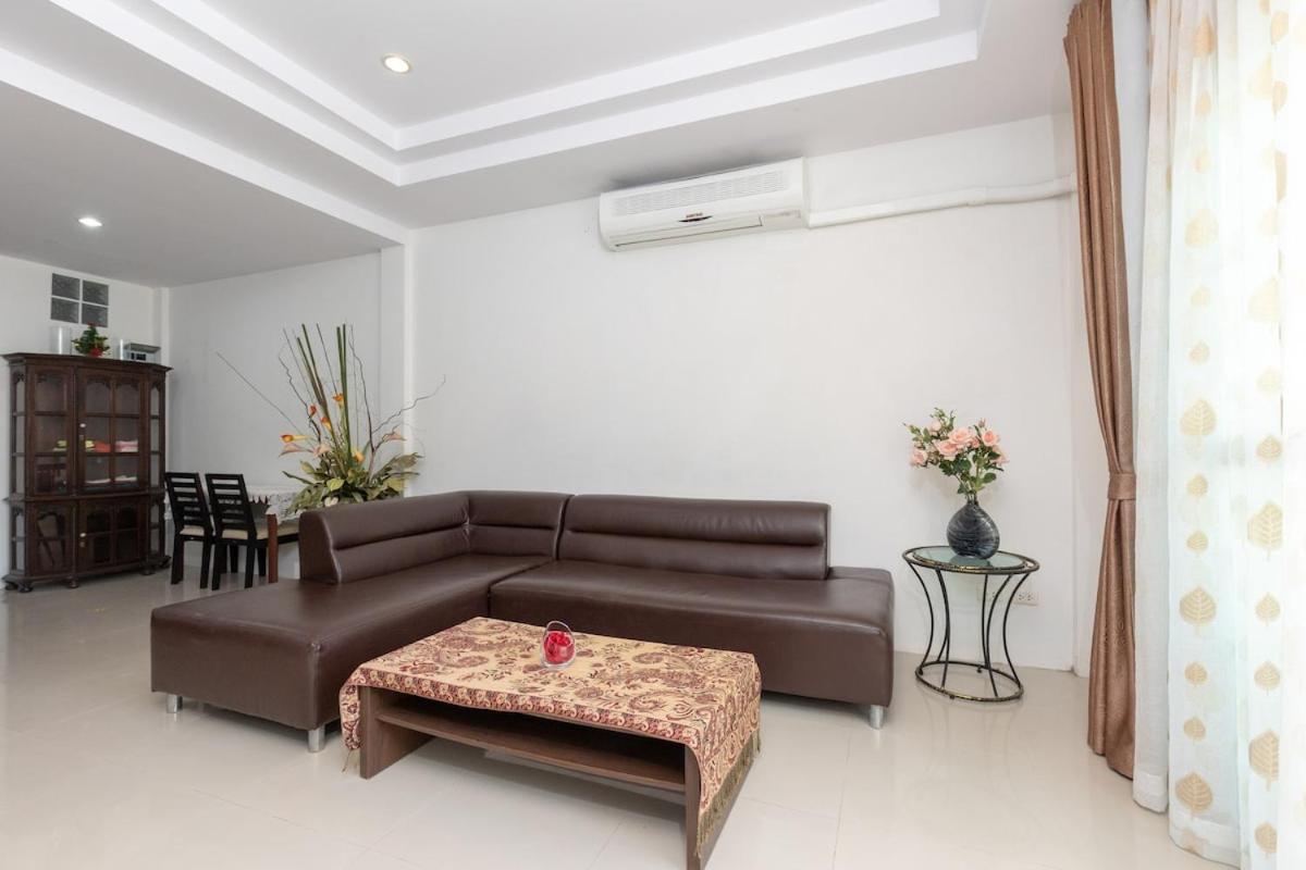 Peaceful House In Rawai, Holiday home *