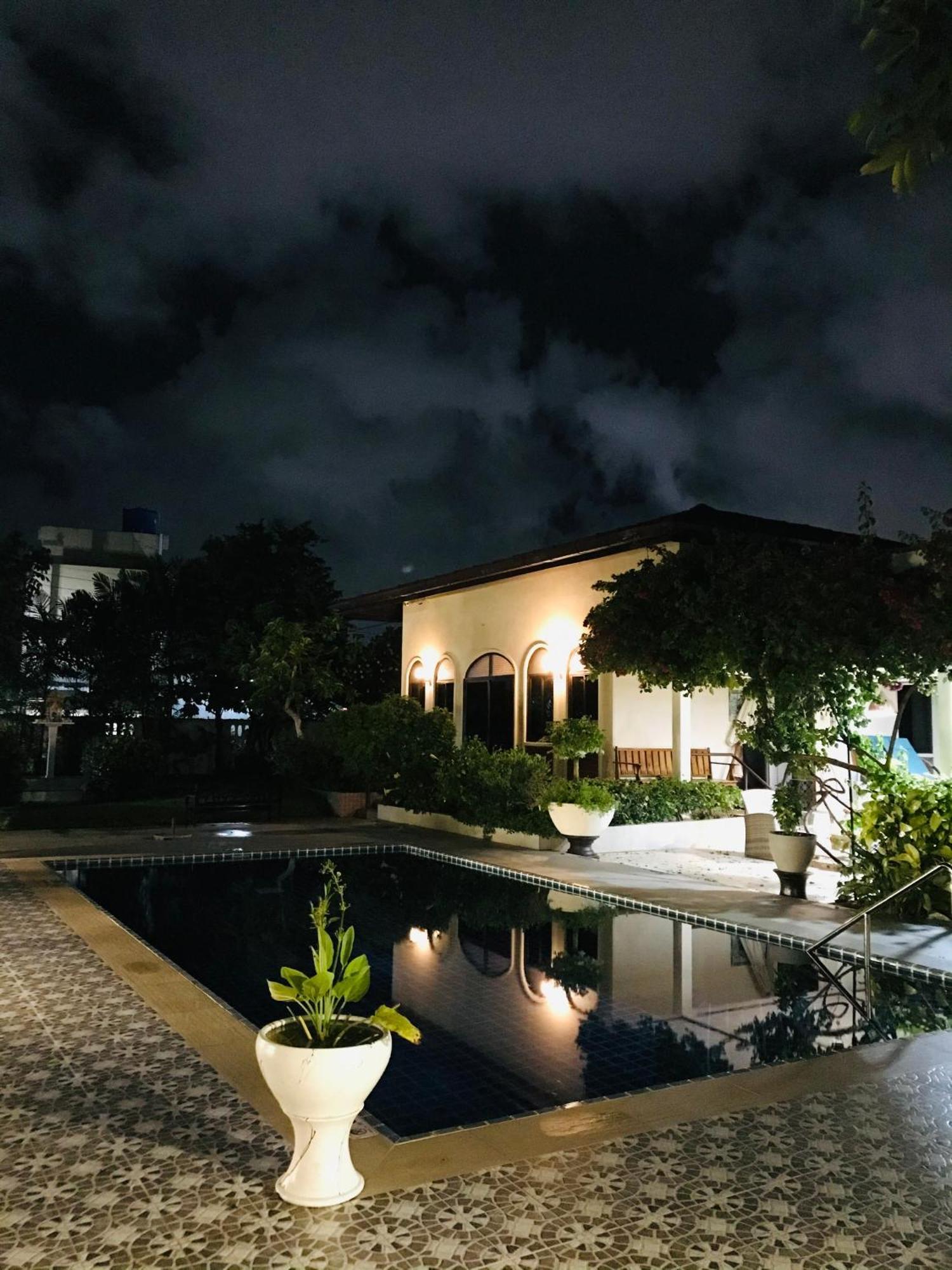 Master Bedroom With Private Bathroom And Kitchen Homestay *