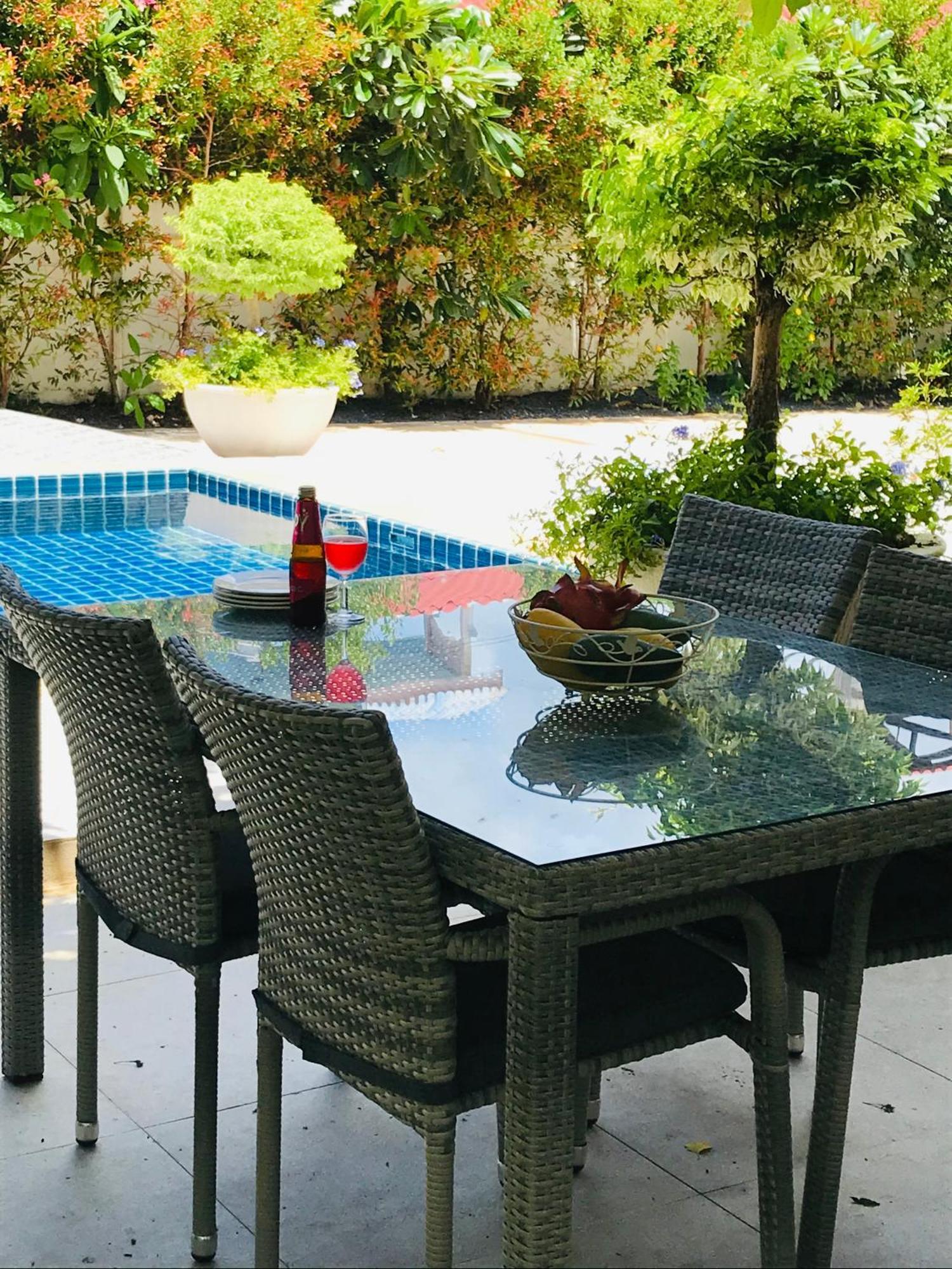 Homestay Master Bedroom With Private Bathroom And Kitchen *