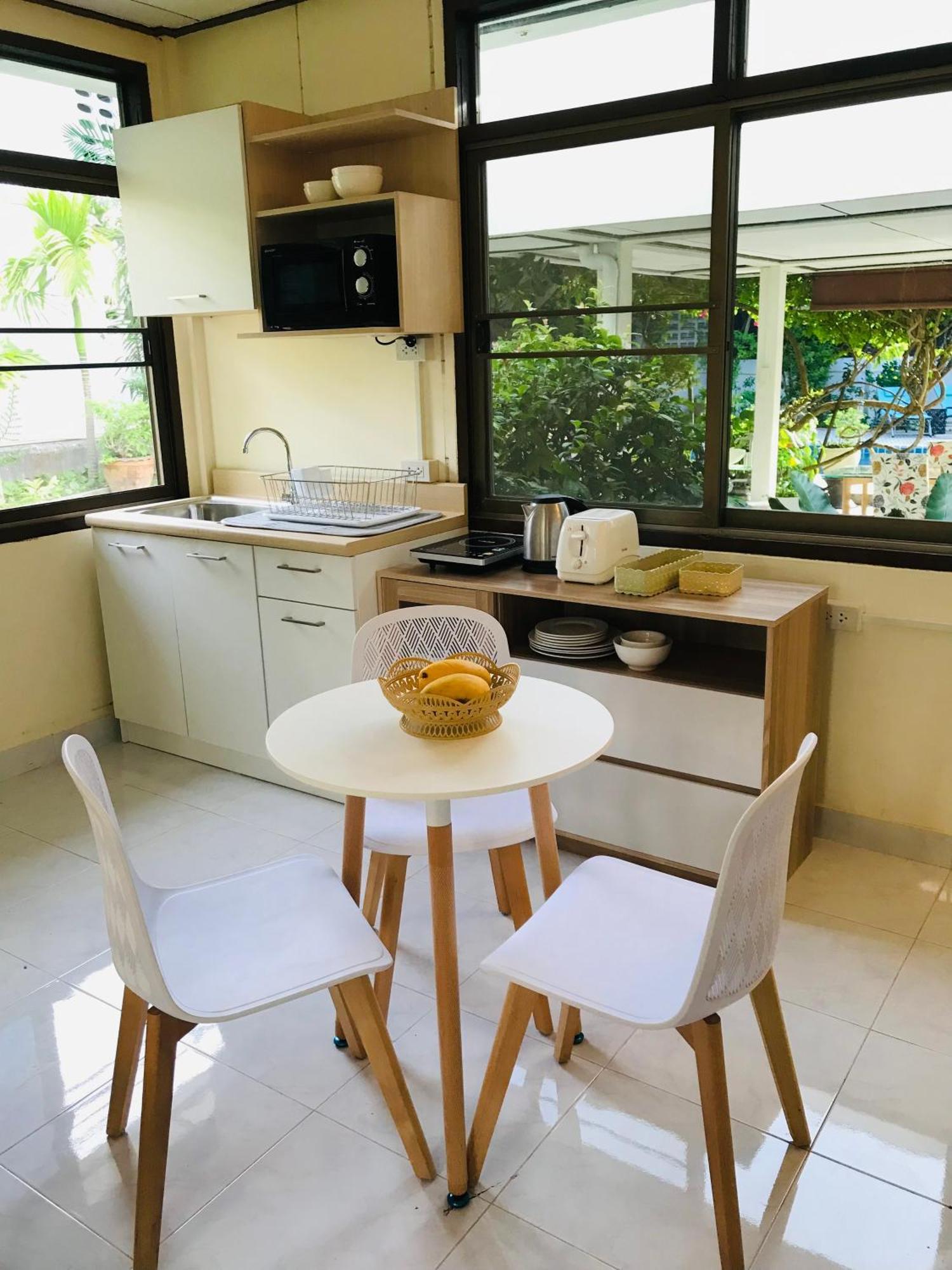 Homestay Master Bedroom With Private Bathroom And Kitchen *