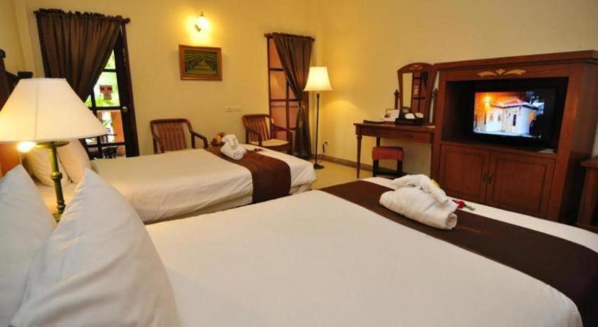 Hyton Leelavadee 4* Phuket