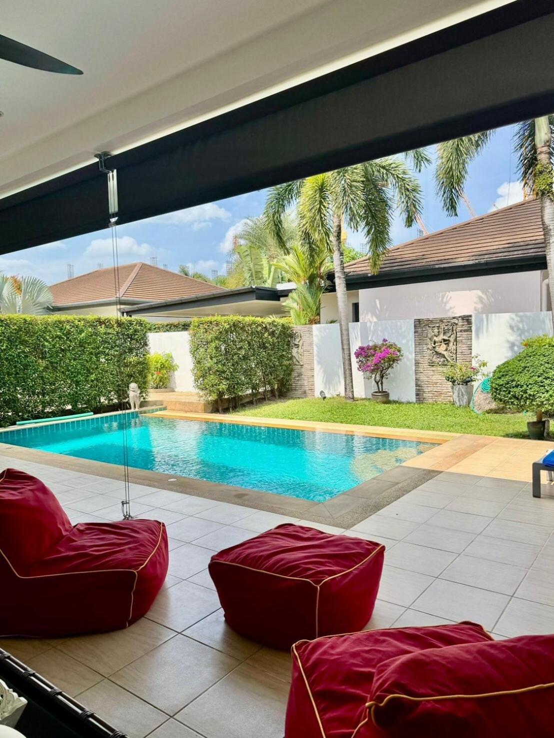 Stunning 2-bedroom Pool