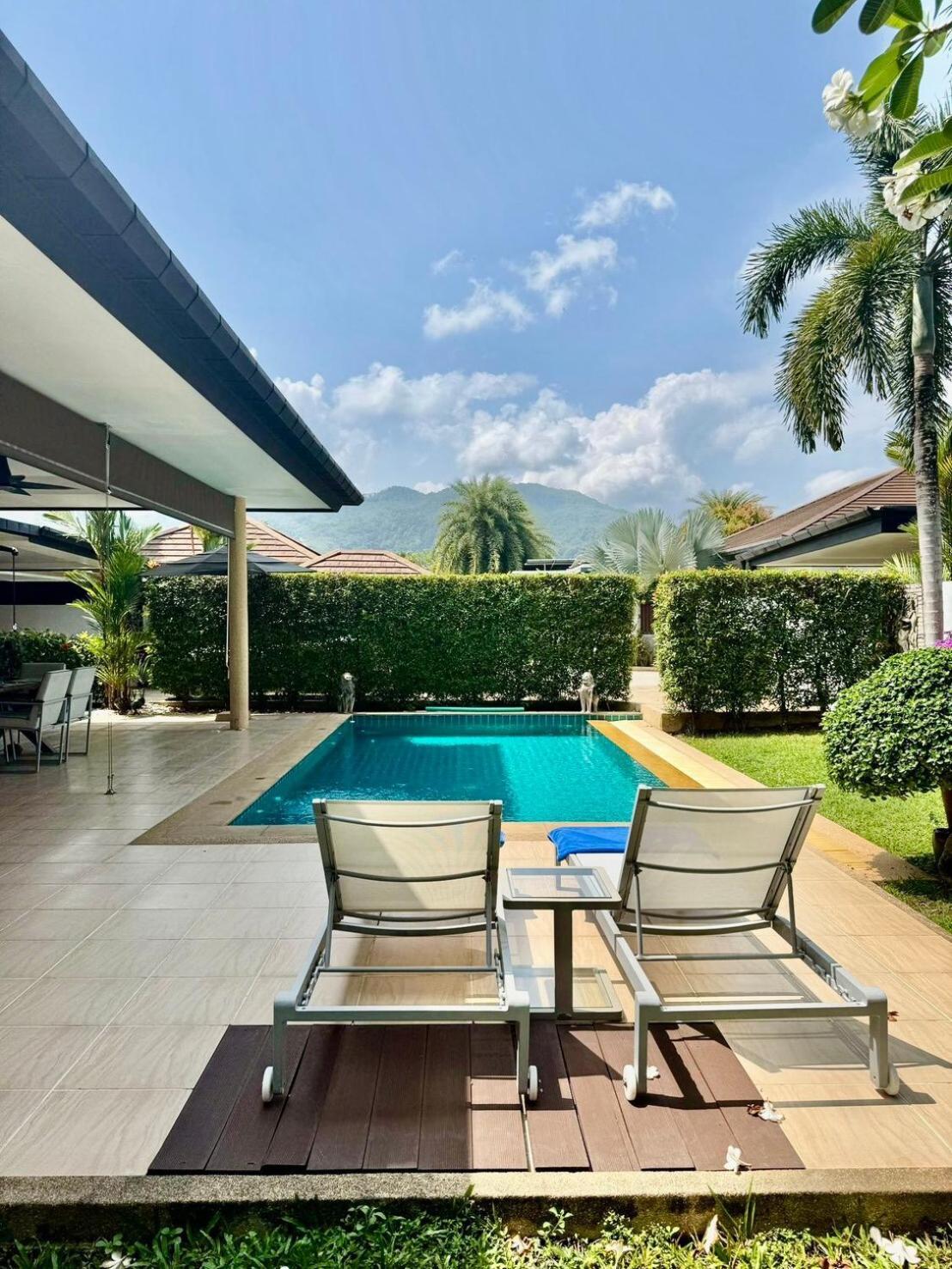 Stunning 2-bedroom Pool