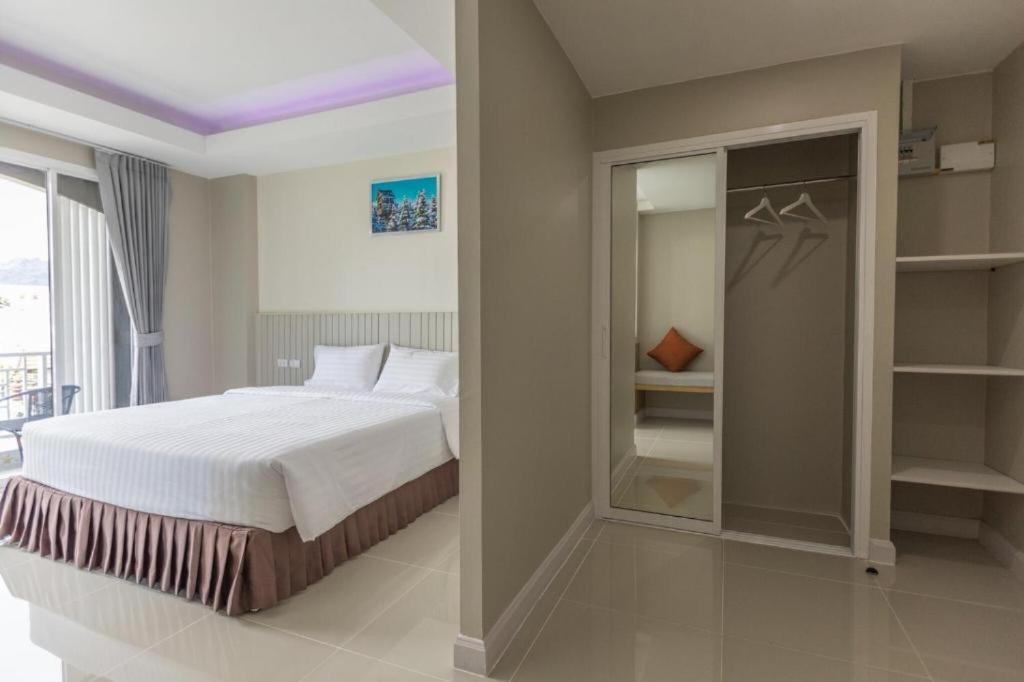 Hotel The Royal P - Sha