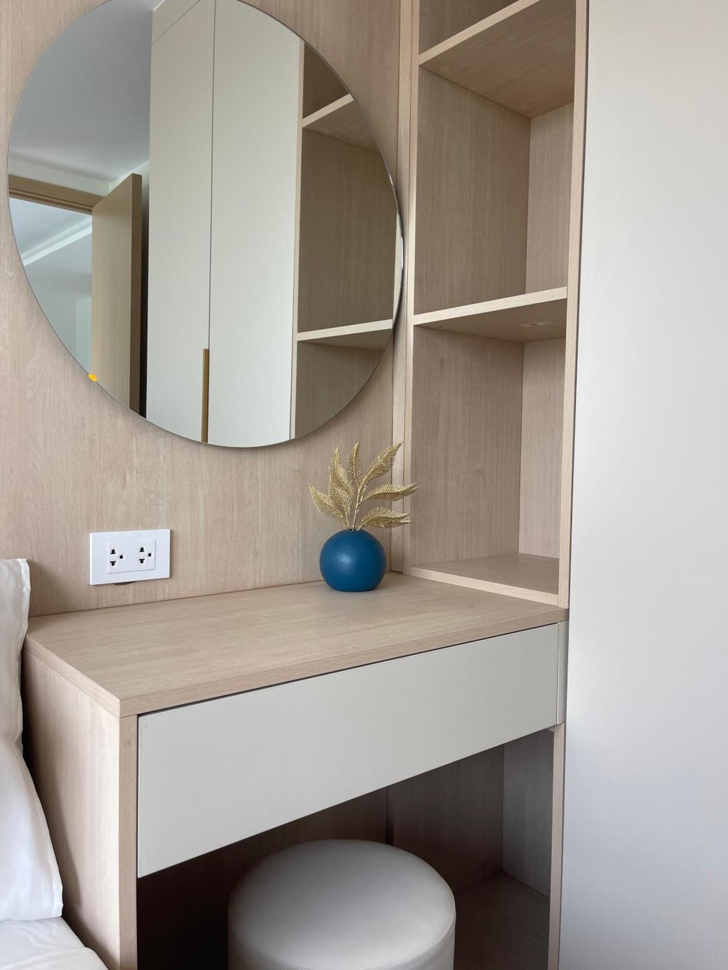 Two-bedrooms With Kitchen Apartment *
