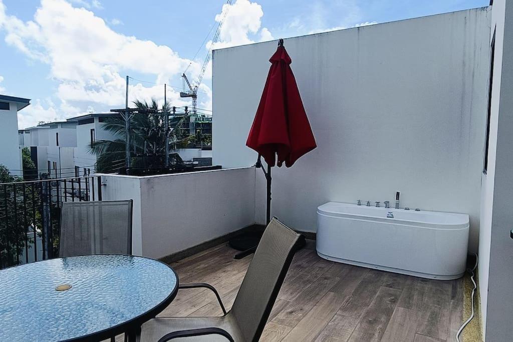 Bangtao 600m Laguna 3bdr 3,5bath With Jacuzzi And Bbq Up To 8 Guests 5 Nights Free Taxi Ferienhaus *