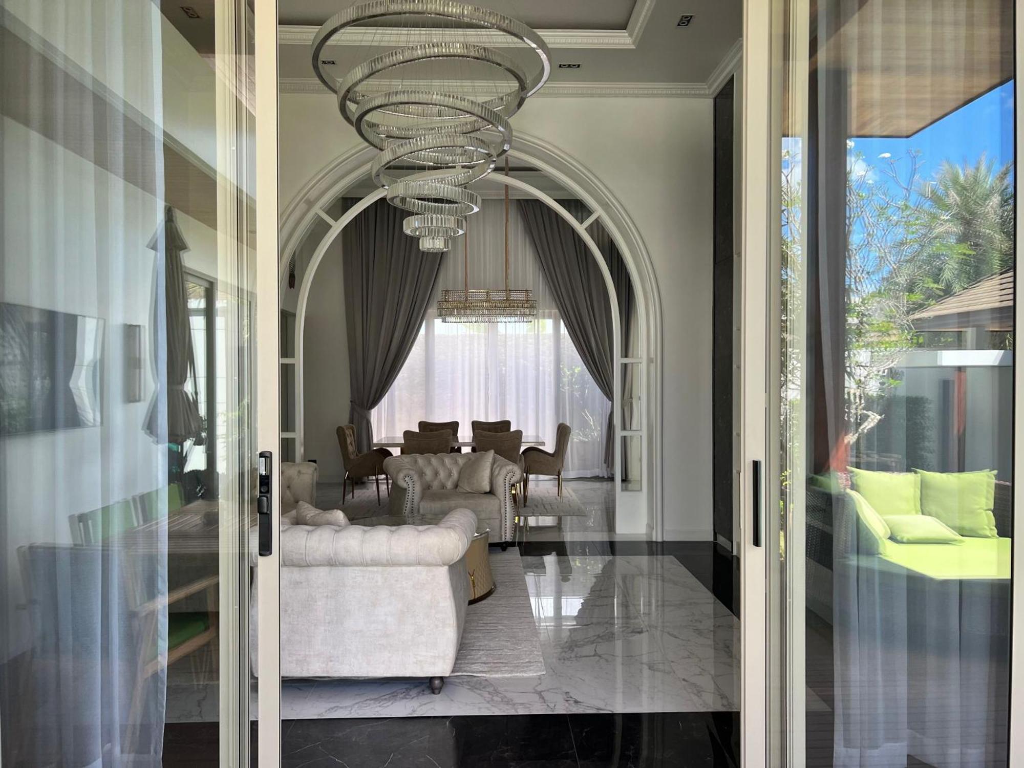 Villa Gold Chariot 4br With Pool Phuket