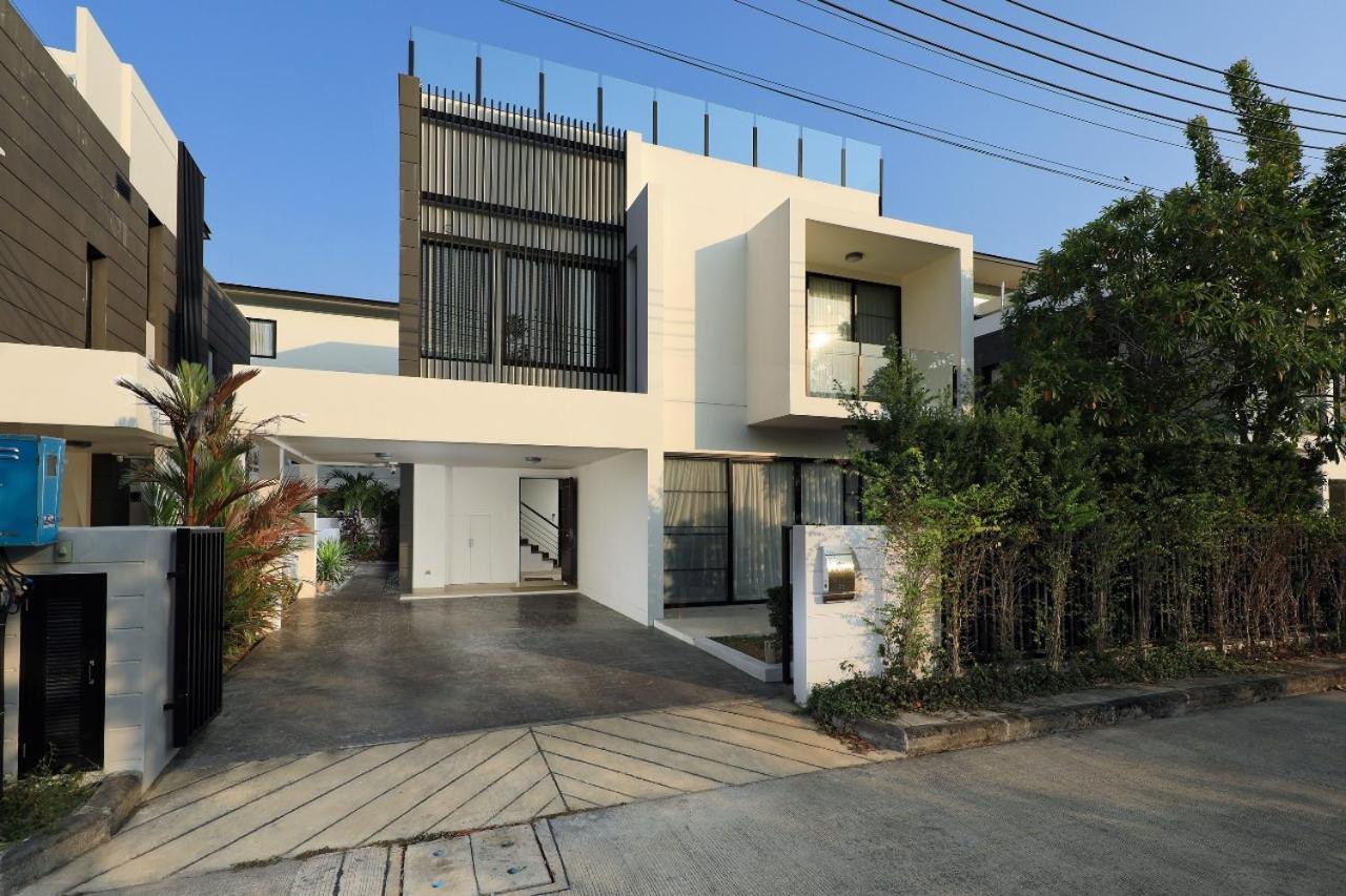 Villa Laguna Park By Goodman Brokers