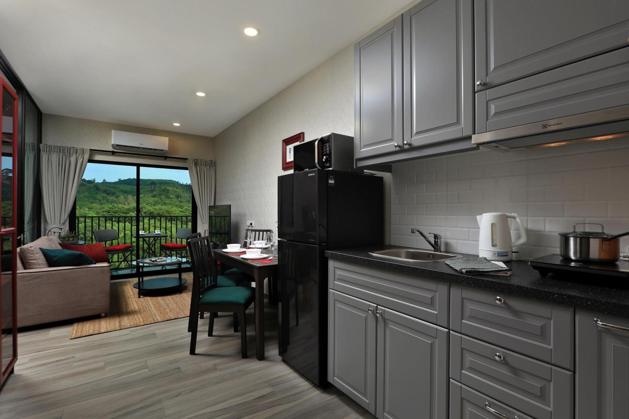 Mountain View Naiyang Apartment Phuket