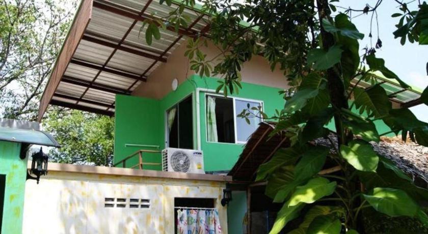 Oyo 1163 Eden Hotel 2*