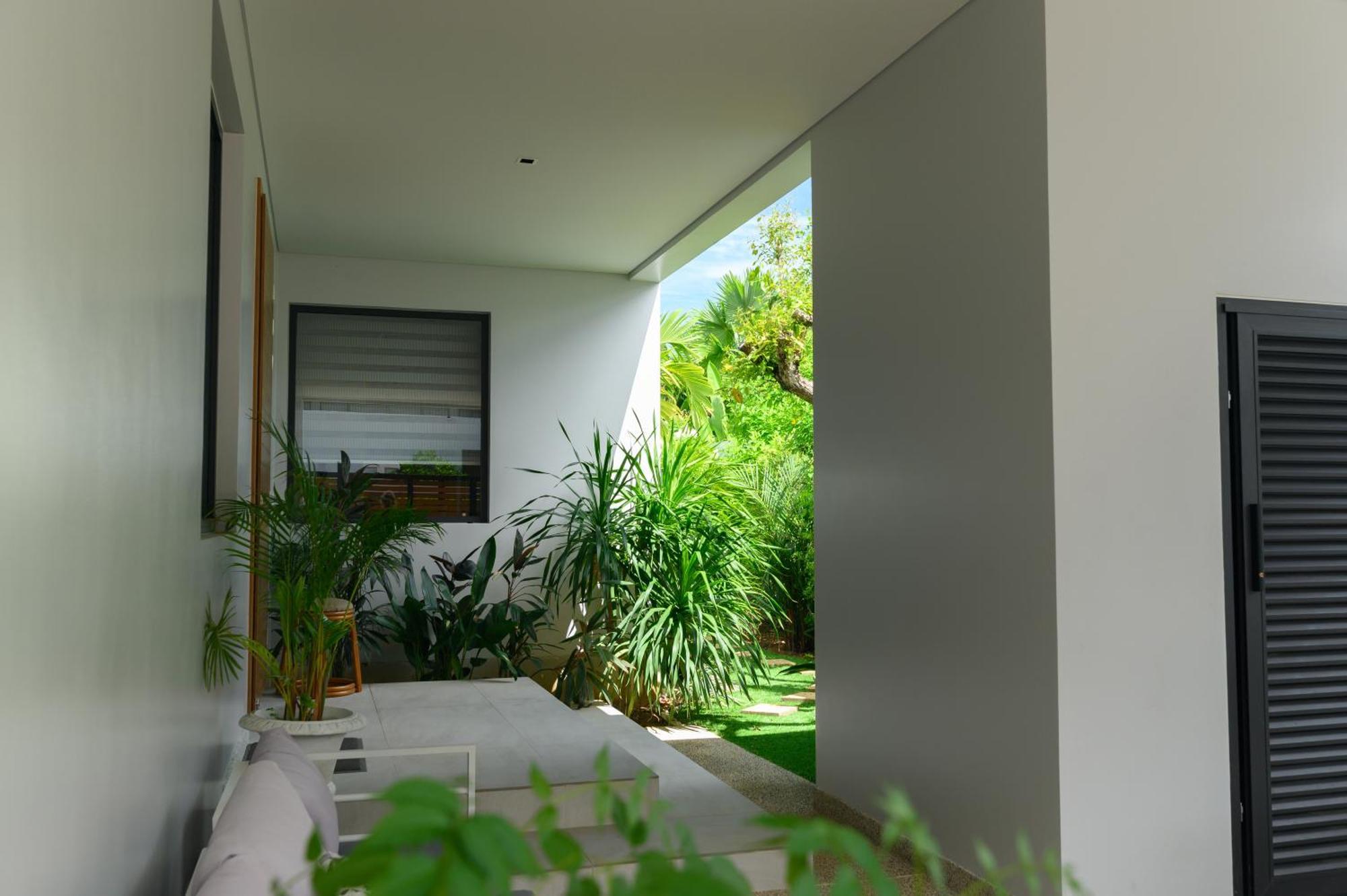 Botanica Modern Loft By Resava Villa